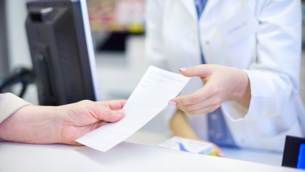 Pacjent daje farmaceucie fałszywą receptę