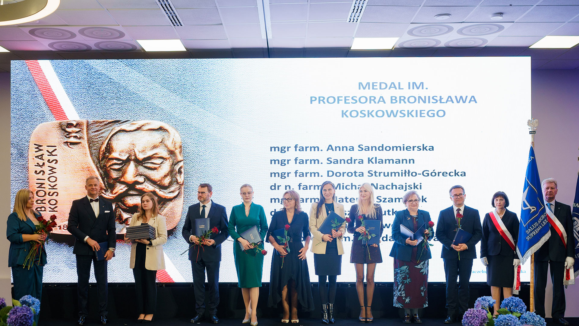 Zasłużeni farmaceuci odznaczeni Medalem im. Profesora Bronisława Koskowskiego.