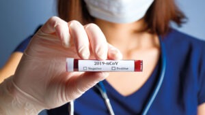 COVID-19: czym może skutkować odmowa przeprowadzenia testu u dziecka