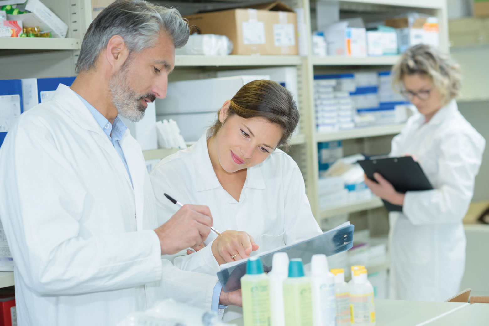 farmaceuci w aptece